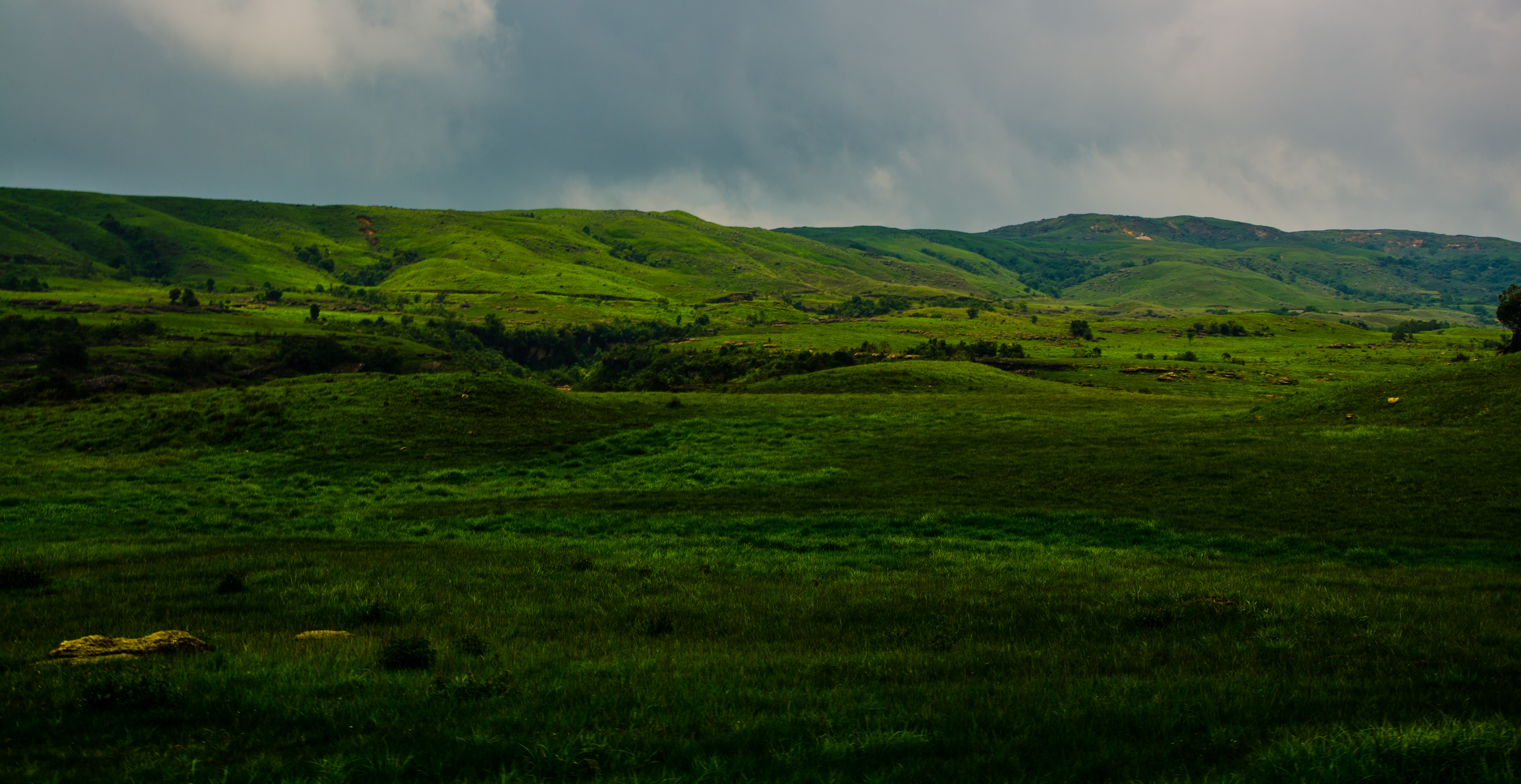 Geography and Landscape: Atolls vs Mountains