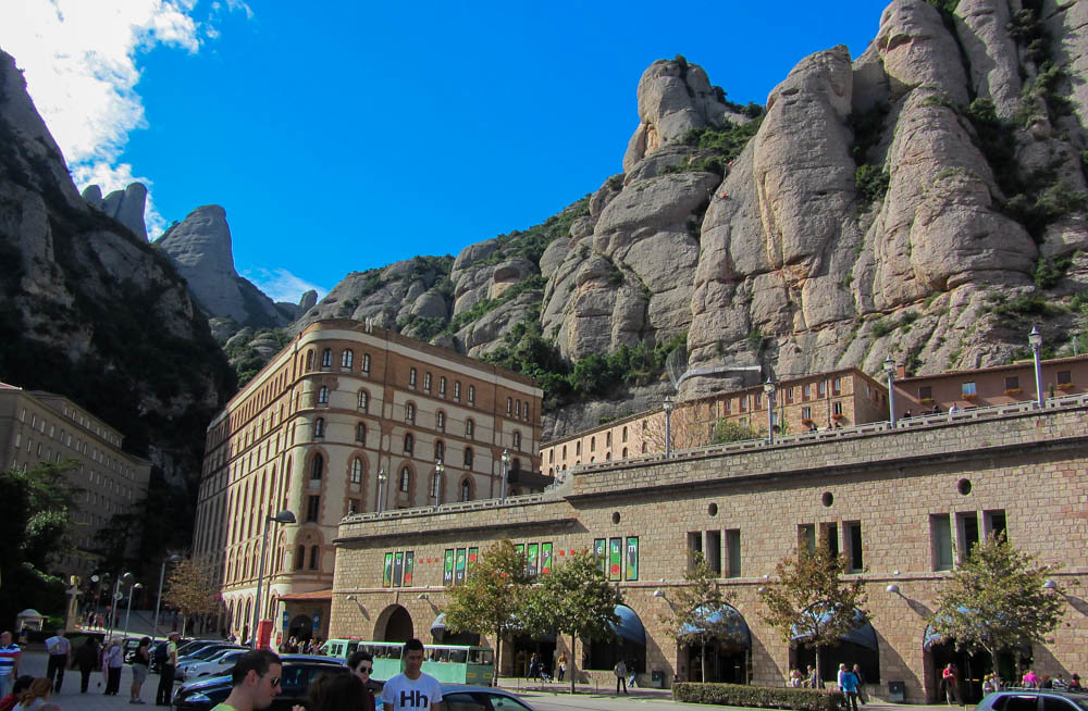 The Architecture of the Mountains: Romanesque Wonders